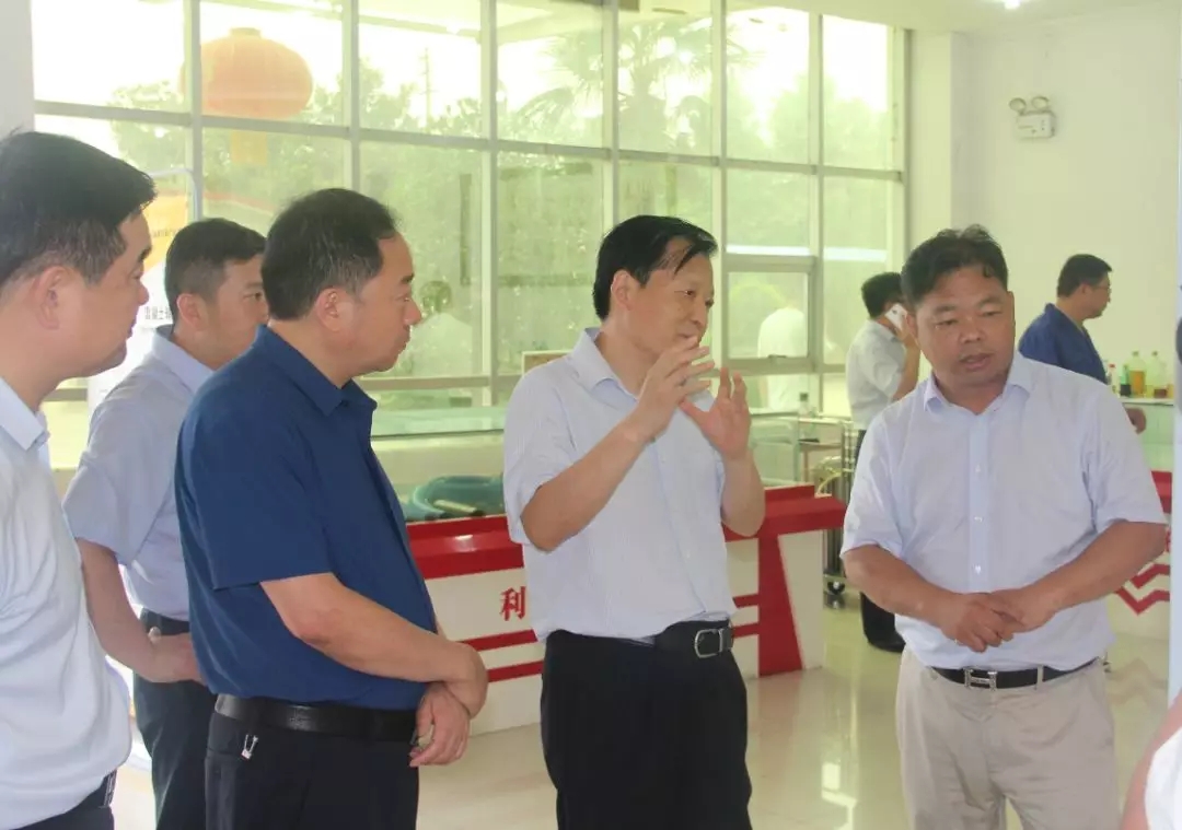 省市領(lǐng)導一行蒞臨利通液壓考察調(diào)研