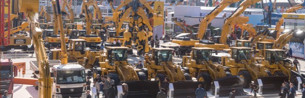 在bauma China（上海寶馬展） 2014的平地機、 卡車、 挖掘機、 起重機、 混凝土配料機