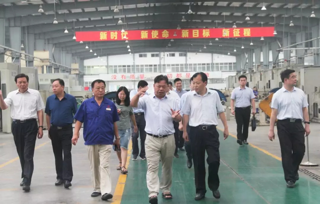 省市領(lǐng)導一行蒞臨利通液壓考察調(diào)研