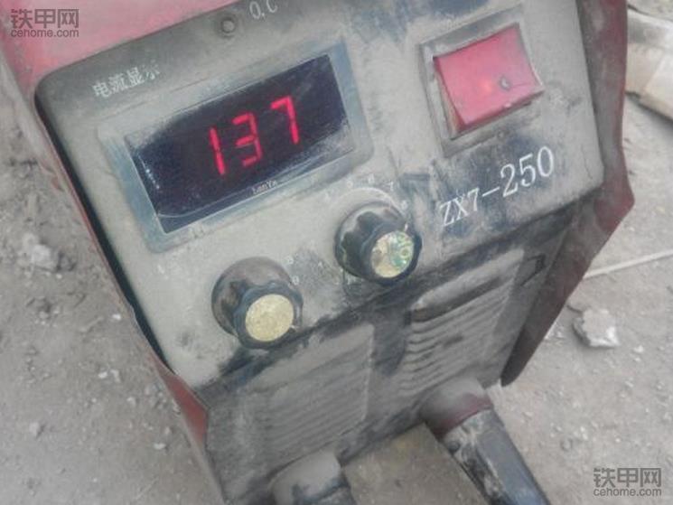 挖掘機(jī)改裝技巧：高手是如何自制拖鏈輪的？
