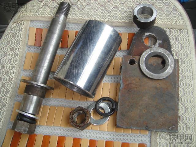 挖掘機(jī)改裝技巧：高手是如何自制拖鏈輪的？