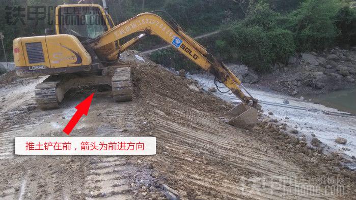 挖掘機(jī)推土鏟是多余的？那是因?yàn)槟悴恢?，它有這么多用途！